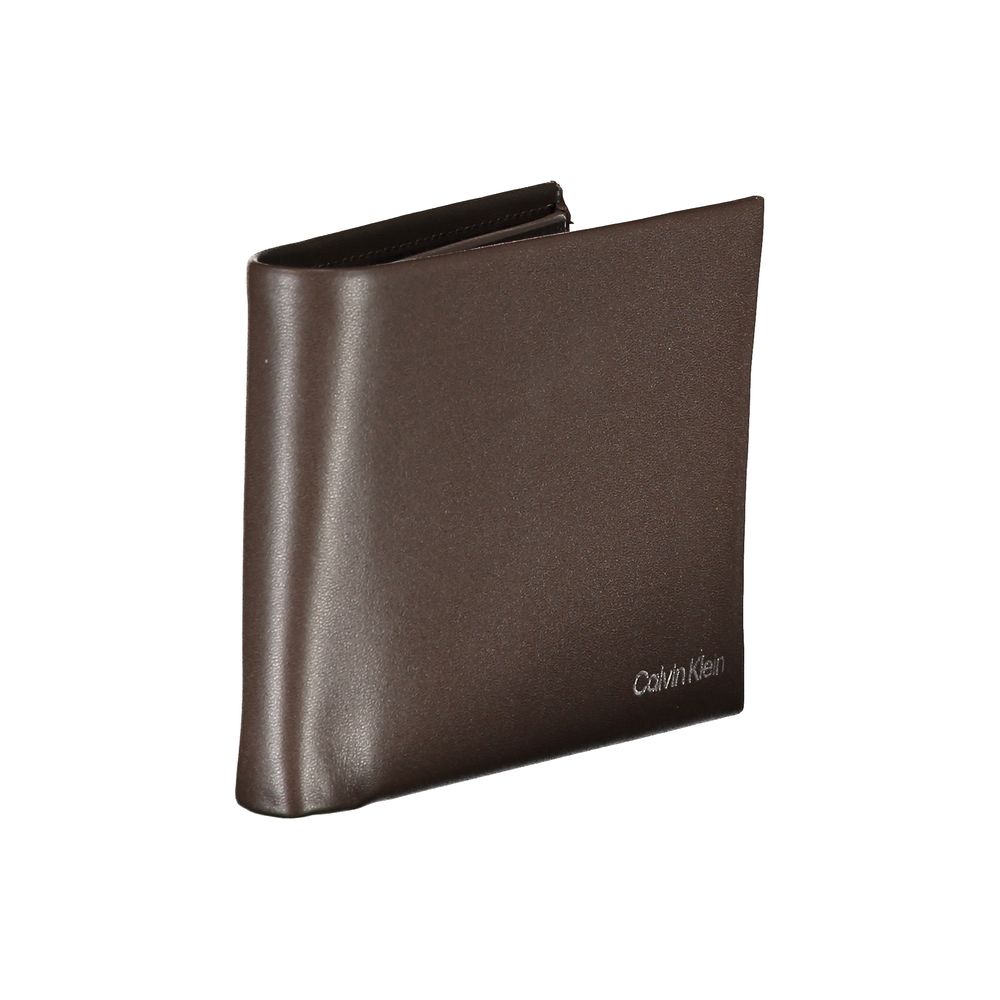 Calvin Klein Marrone leather men's wallet with multiple card slots and a sleek design.