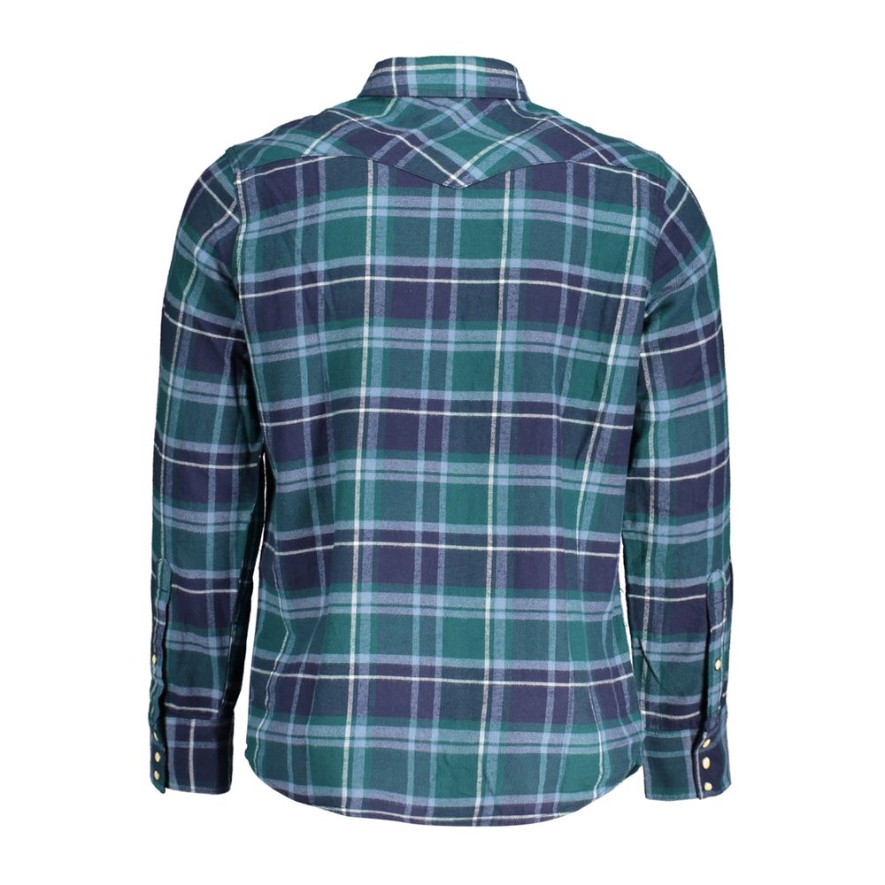 Wrangler Verde cotton men's shirt displayed flat, showcasing the collared design and button-down front in a vibrant green color.