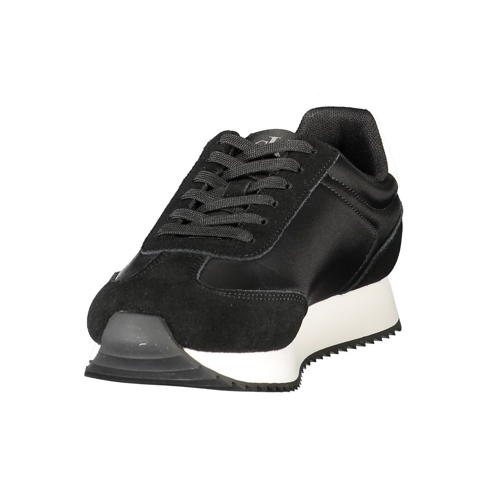 Calvin Klein Nero leather women's sneaker with sleek design and white sole, showcasing modern casual footwear.