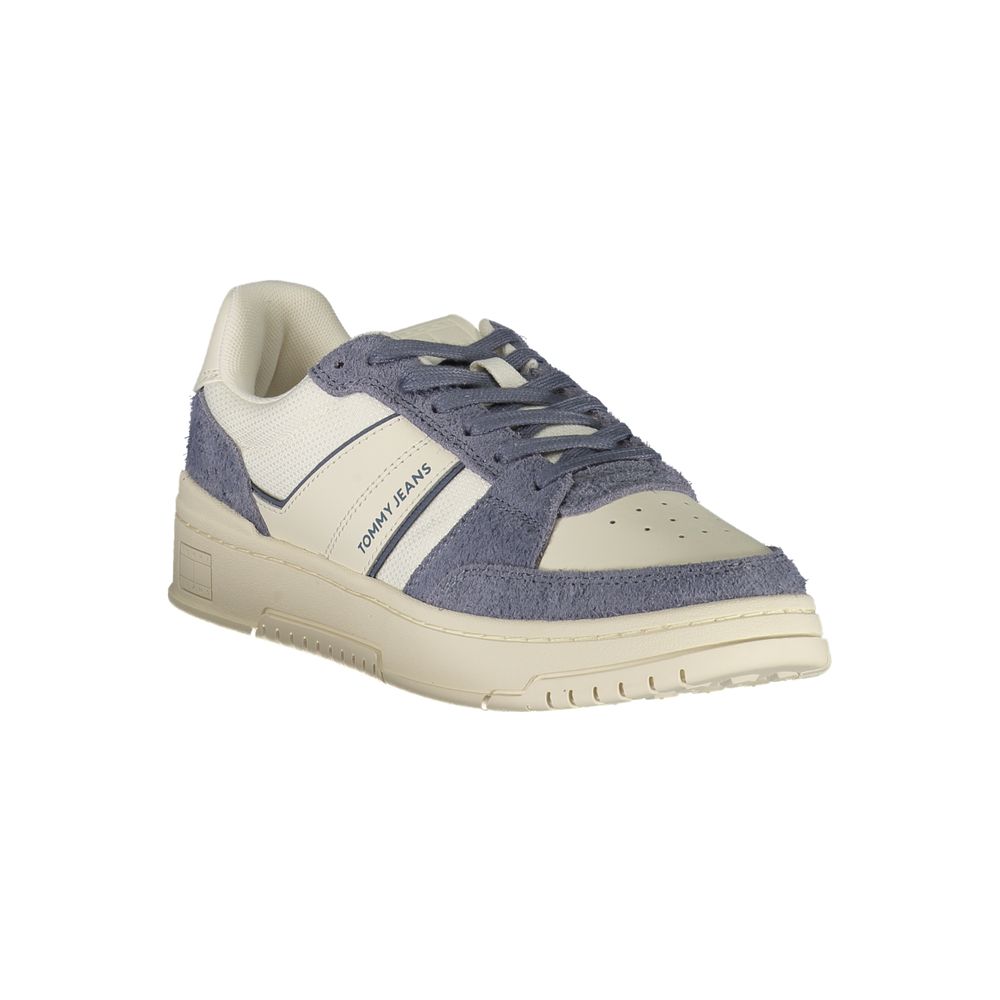 White leather men's sneaker by Tommy Hilfiger with a classic design and branded details, perfect for casual wear.
