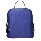 Piquadro blue leather backpack with adjustable shoulder straps and front zip pocket, stylish and functional for everyday use.