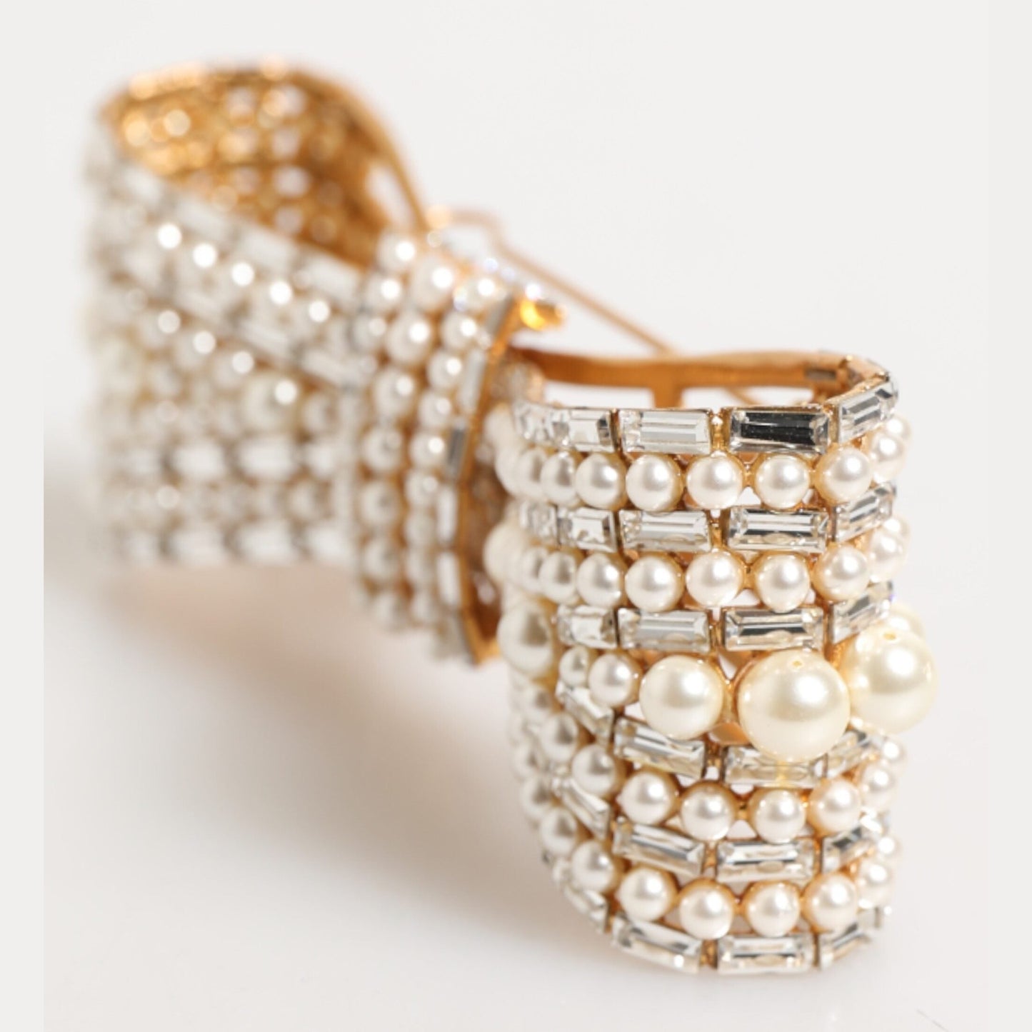 Dolce & Gabbana Gold Brass Glas Crystal Faux Pearl Embellished Brooch