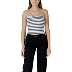 Calvin Klein Jeans white recycled cotton top, casual women’s blouse with short sleeves and a relaxed fit.