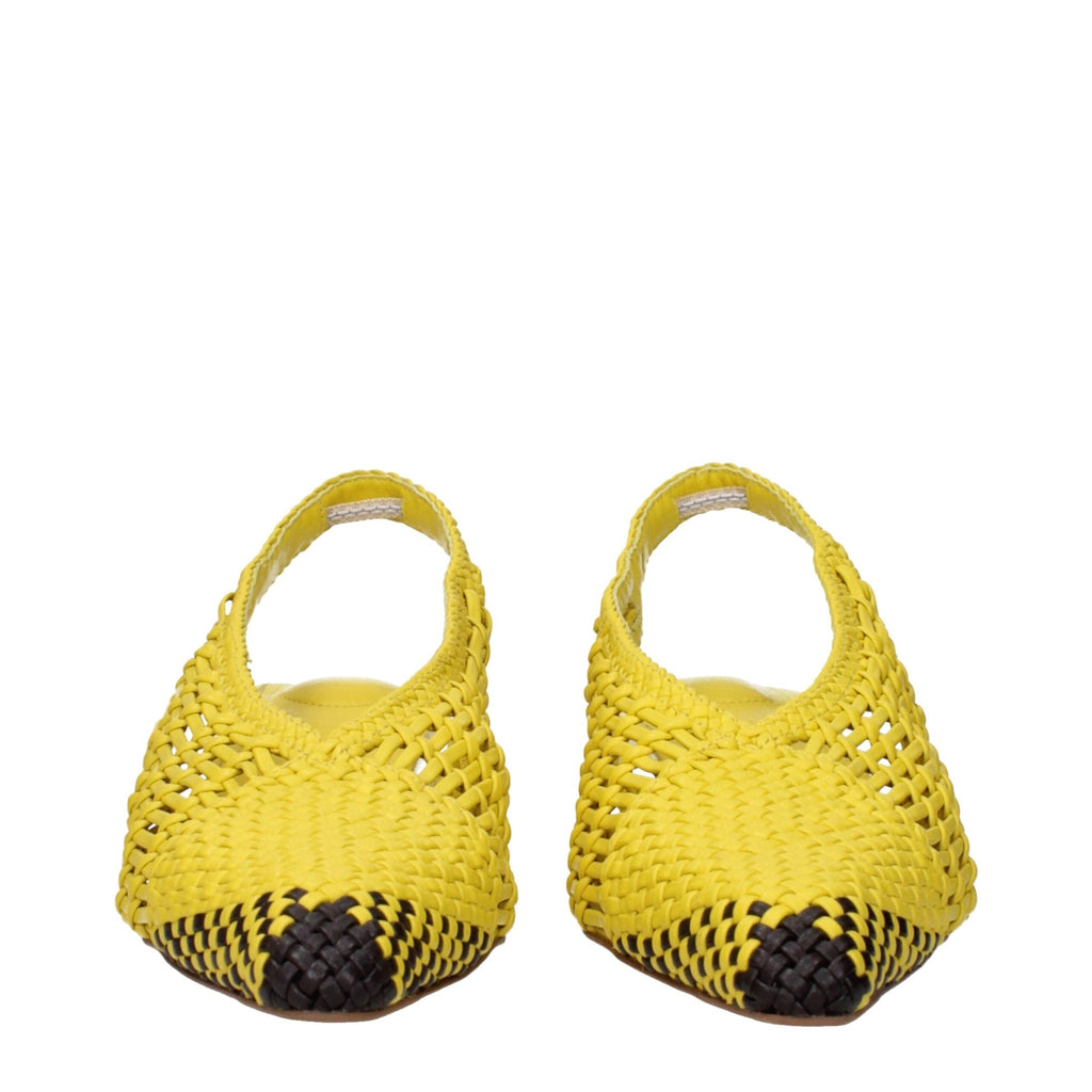 Jacquemus yellow leather flat sandals with minimalist design and open toe, perfect for casual summer wear.