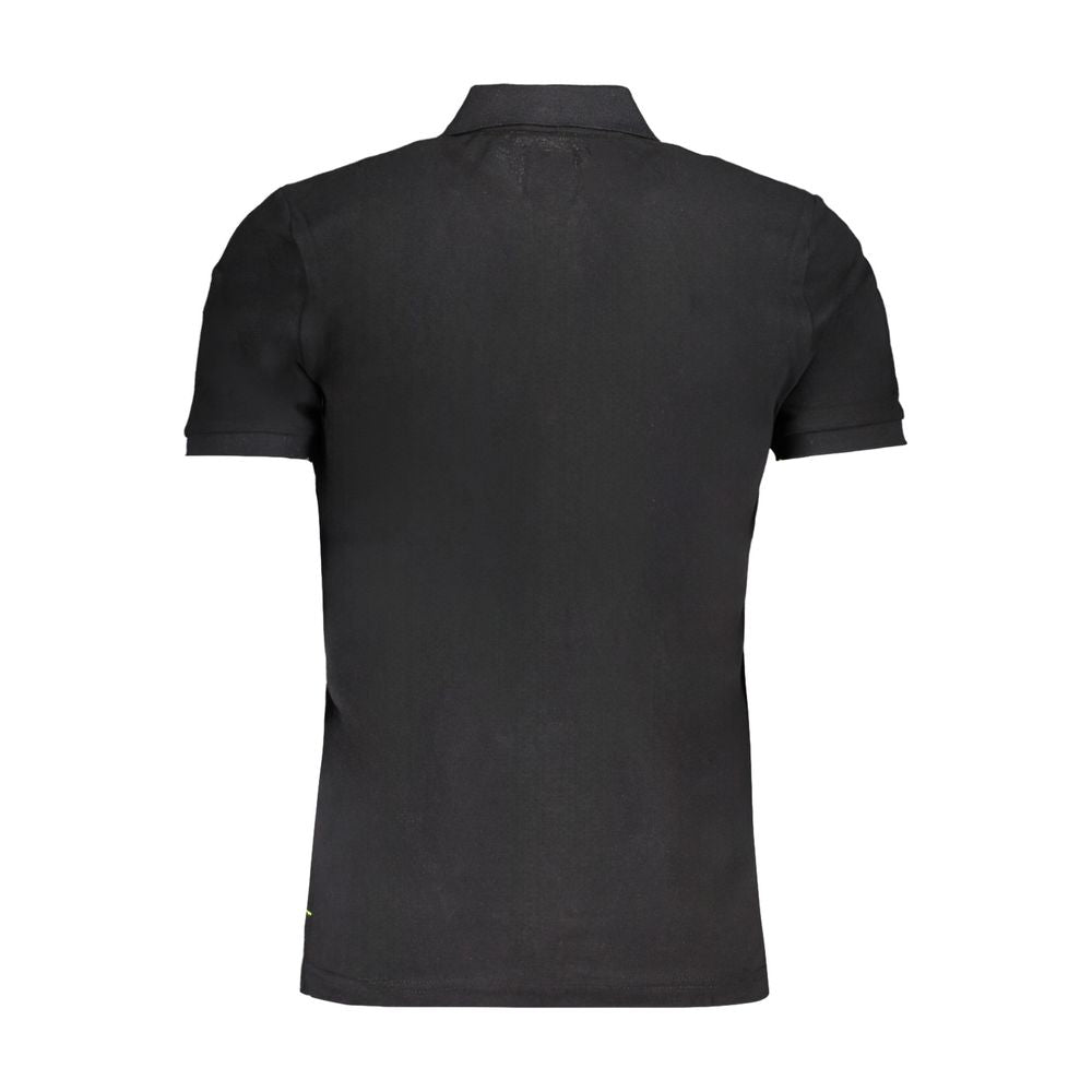 Black cotton men's polo shirt from Gianmarco Venturi displayed on a hanger. Classic collar and short sleeves.