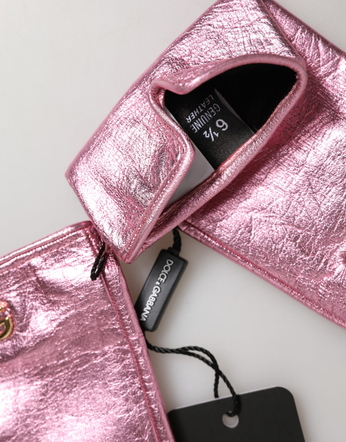 Pink leather Dolce & Gabbana DG logo wrist-length mitten gloves with soft lining and stylish design.