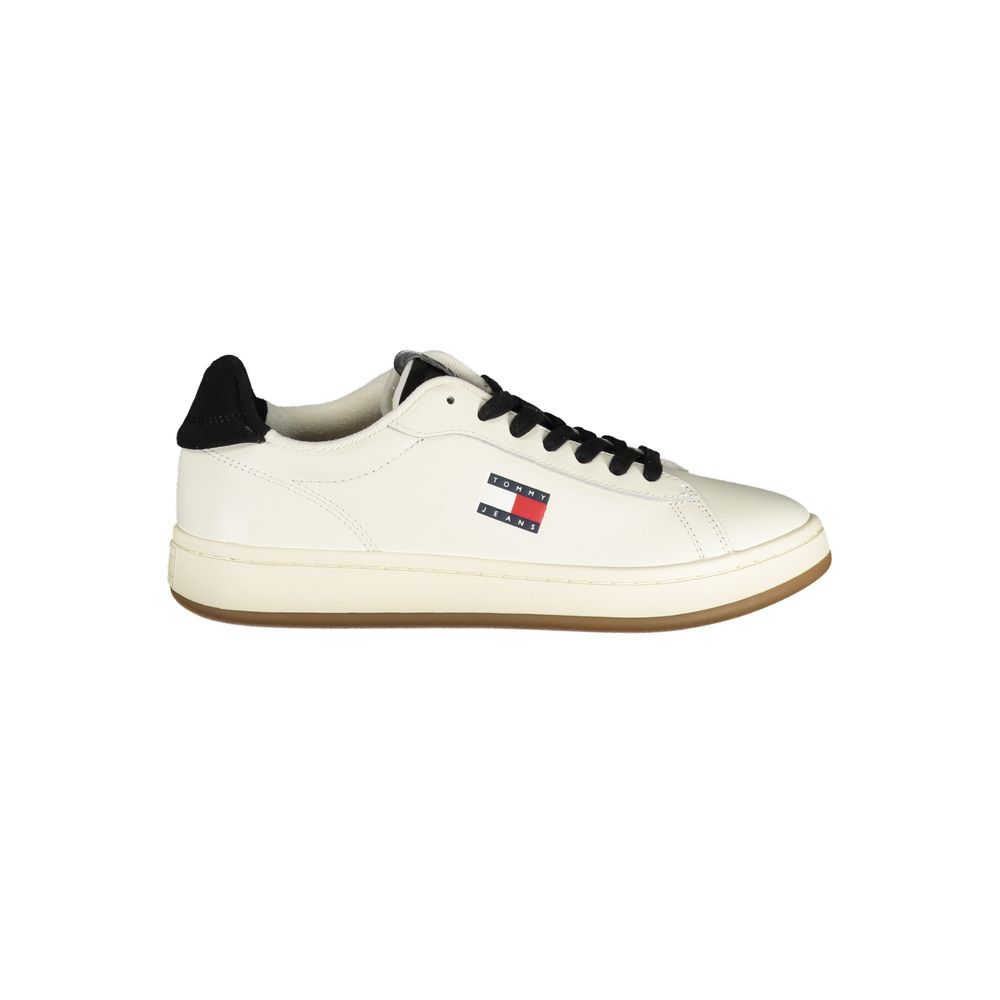 Tommy Hilfiger Bianco Poliuretano Donna sneaker featuring white synthetic material, casual style, and sporty design.