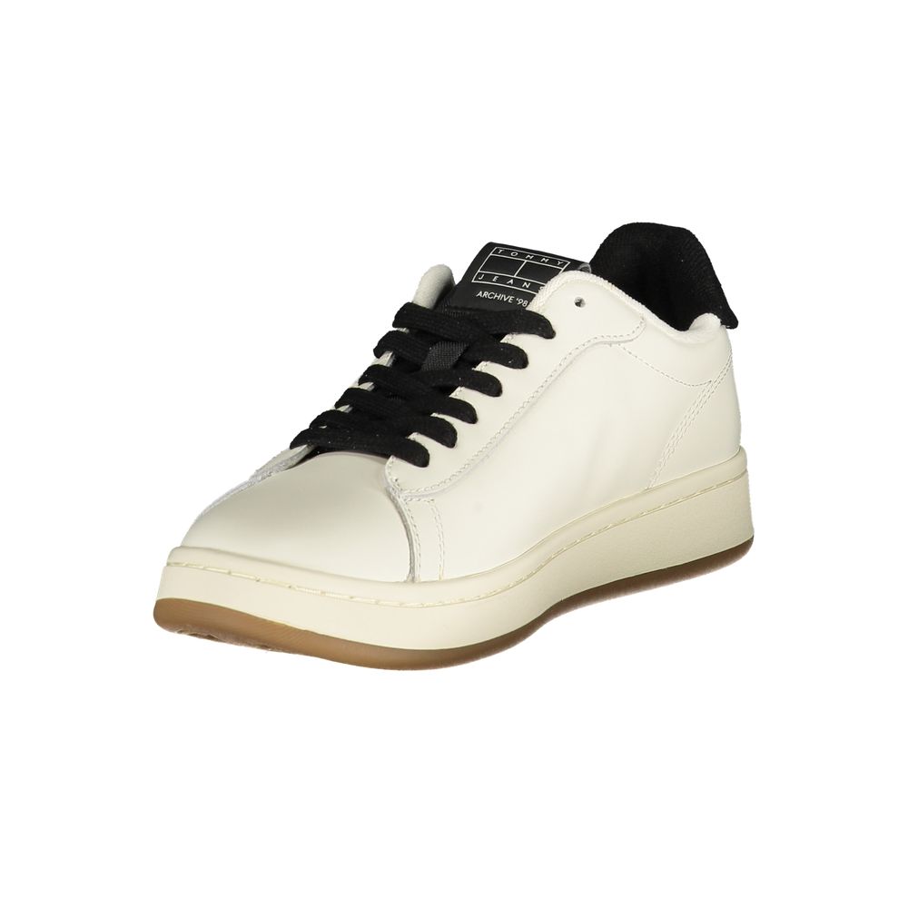 Tommy Hilfiger Bianco Donna sneaker with white polyurethane upper, stylish casual footwear for women.