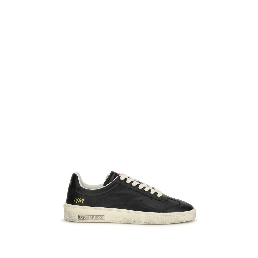 Black calf leather Dsquared² Bos Taurus low top sneakers with sleek design and laces, stylish footwear for casual wear.