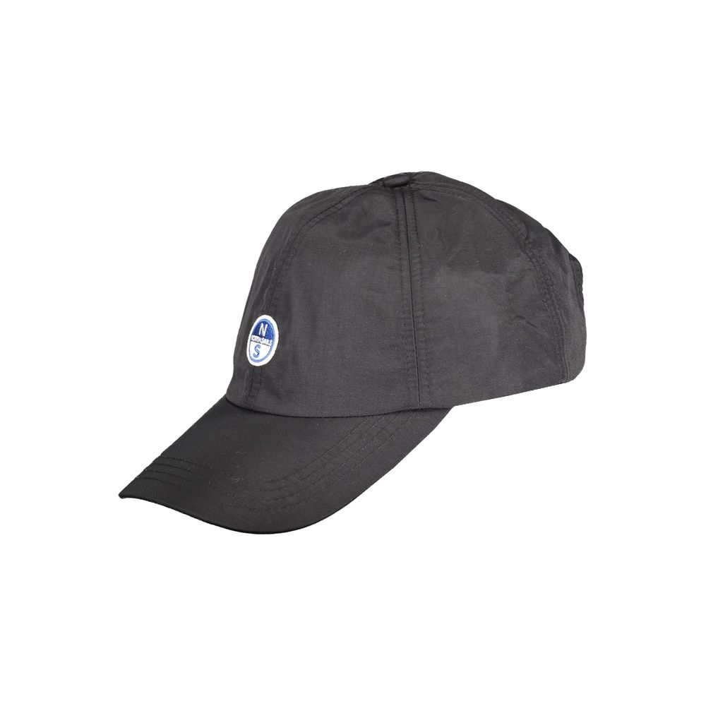North Sails Nero polyester men's cap with curved brim and adjustable strap, featuring the North Sails logo.