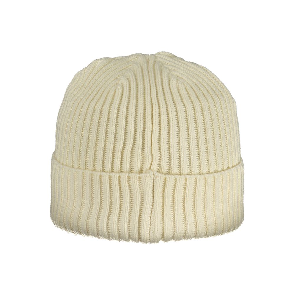 White cotton men's cap by North Sails featuring a classic design and adjustable strap.