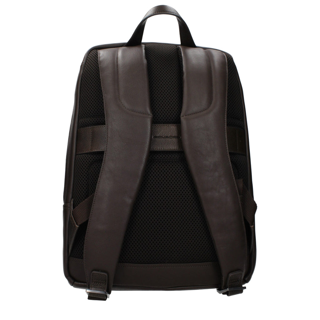 Piquadro brown leather backpack with adjustable straps and multiple compartments, stylish and functional for daily use.