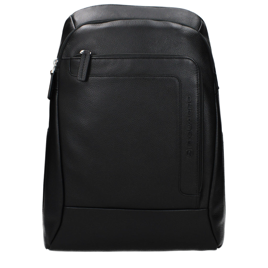 Piquadro black leather backpack with adjustable shoulder straps and multiple compartments, stylish and functional for everyday use.
