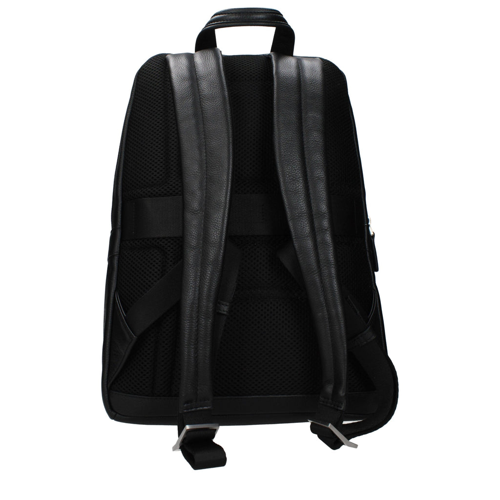 Piquadro black leather backpack with multiple compartments and adjustable straps, stylish and functional for everyday use.