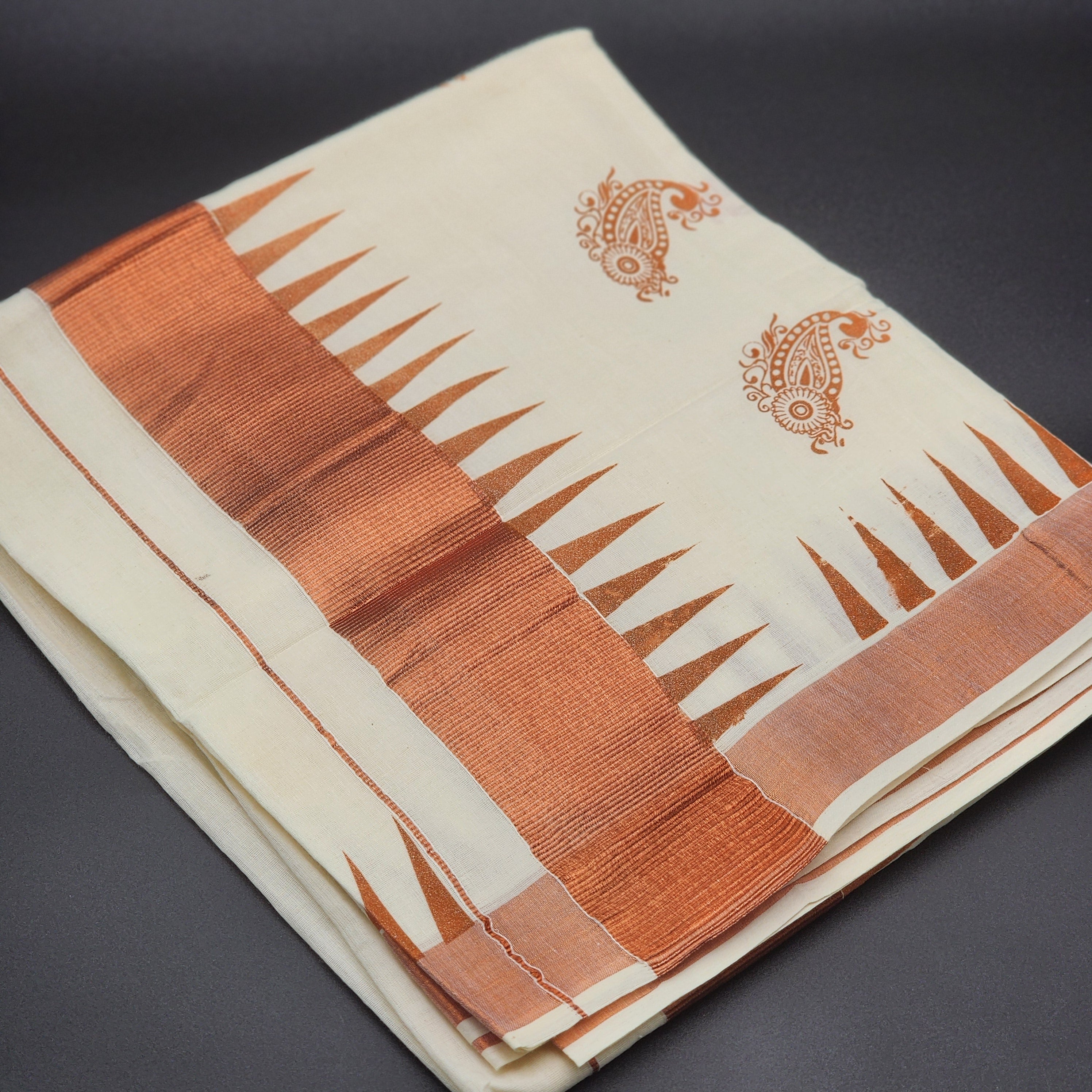 Kerala cotton Saree with a distinct metallic gold Zari temple border and paisley detail 2140 Eljoys Fashion