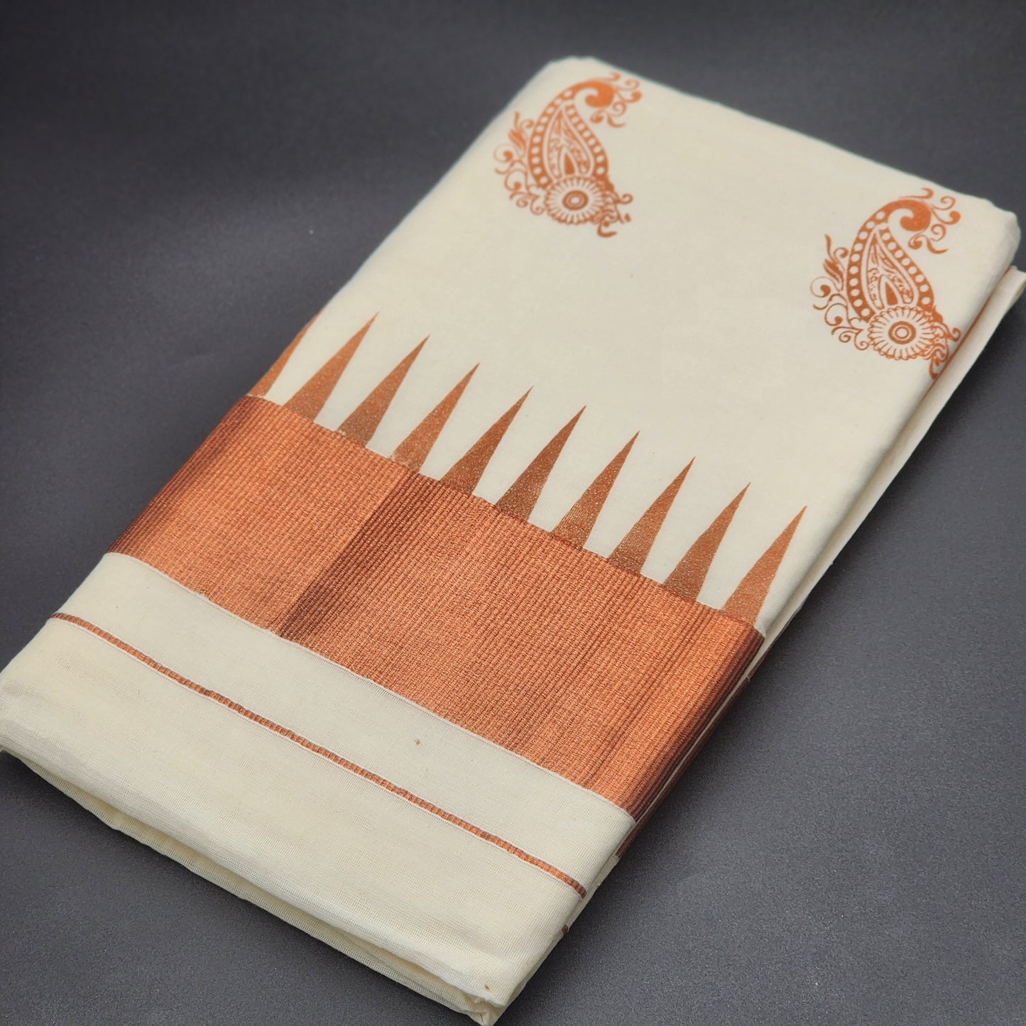 Kerala cotton Saree with a distinct metallic gold Zari temple border and paisley detail 2140