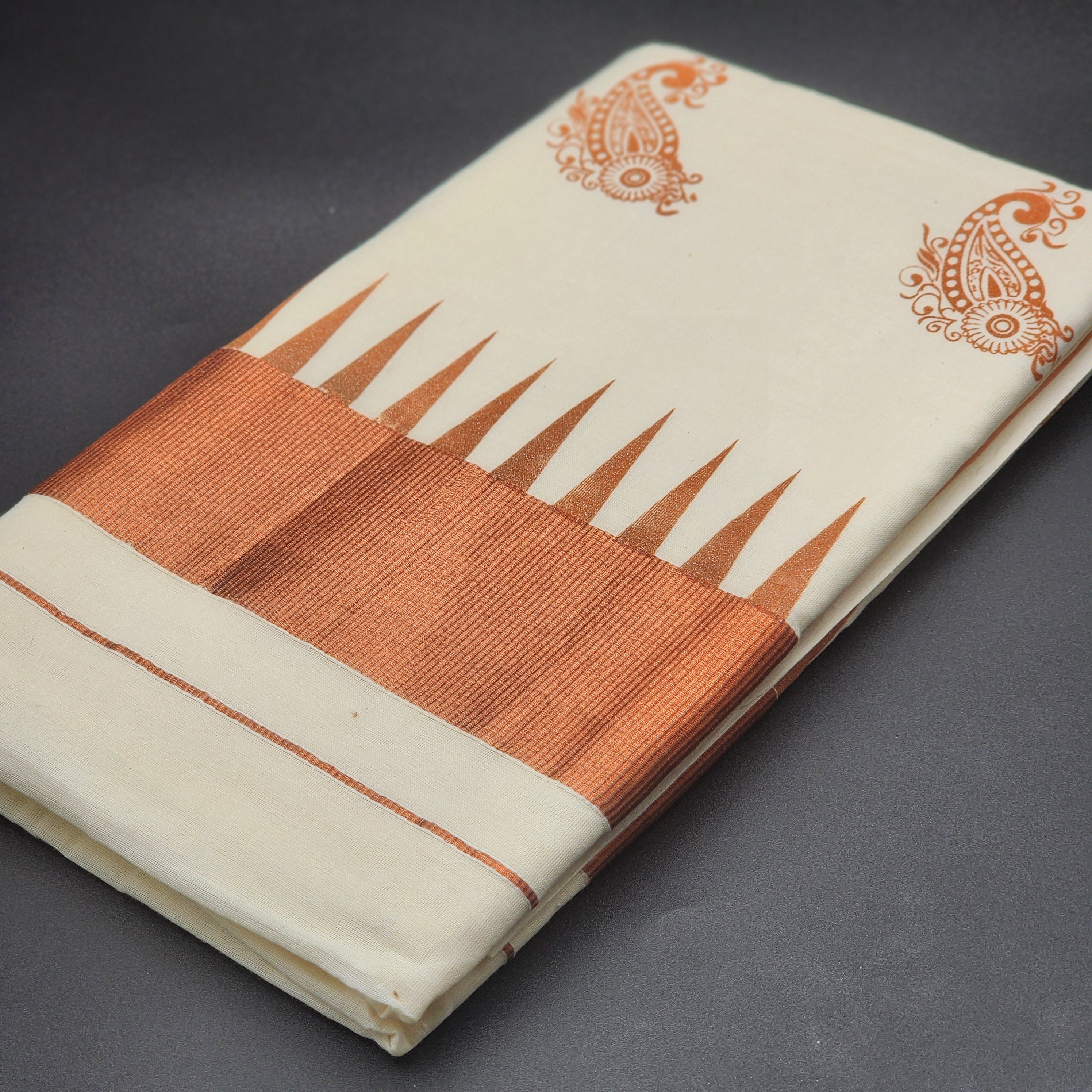 Kerala cotton Saree with a distinct metallic gold Zari temple border and paisley detail 2140 Eljoys Fashion